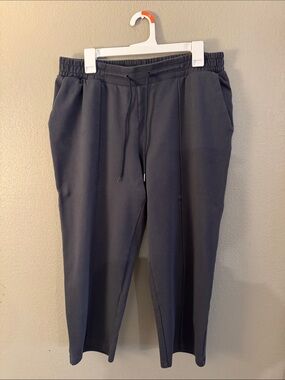 A new day Women’s Charcoal Drawstring Capri Joggers. Size L
